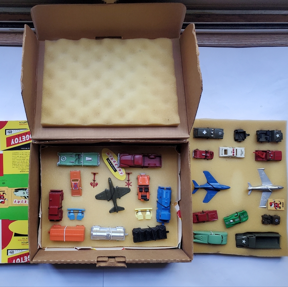 Midgetoy collectable series of toys
